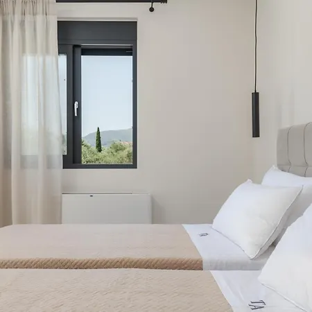 Ionian Escape * Áyios Kírikos