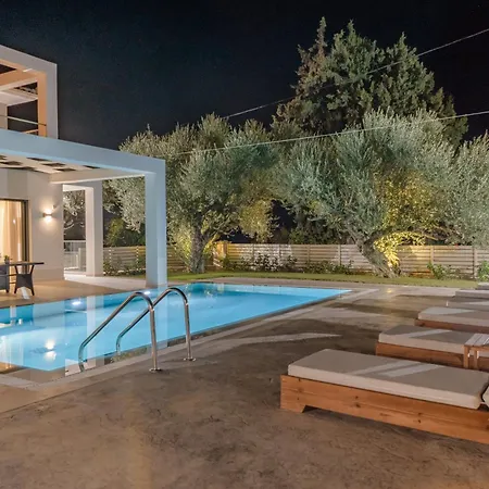 Ionian Escape * Áyios Kírikos