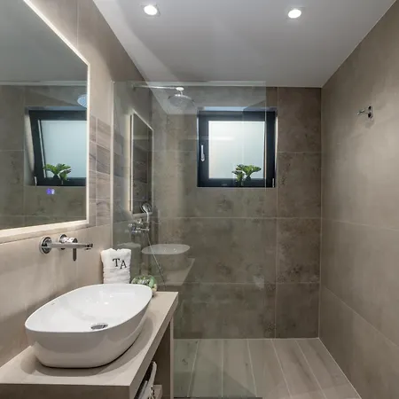 Ionian Escape * Áyios Kírikos