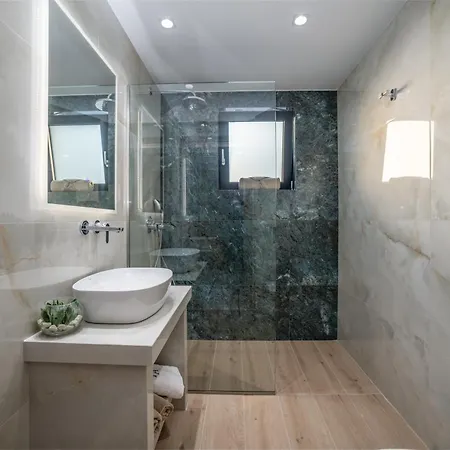 Ionian Escape * Áyios Kírikos