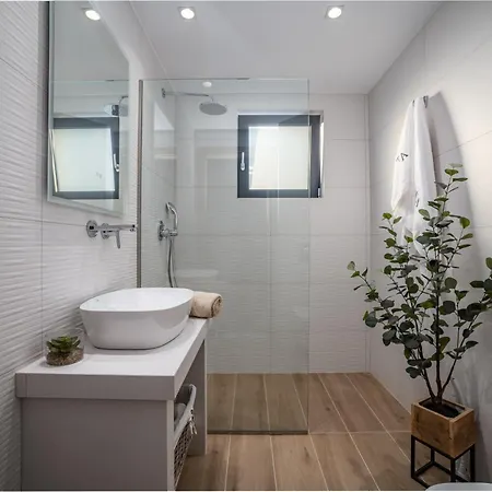 Ionian Escape Áyios Kírikos